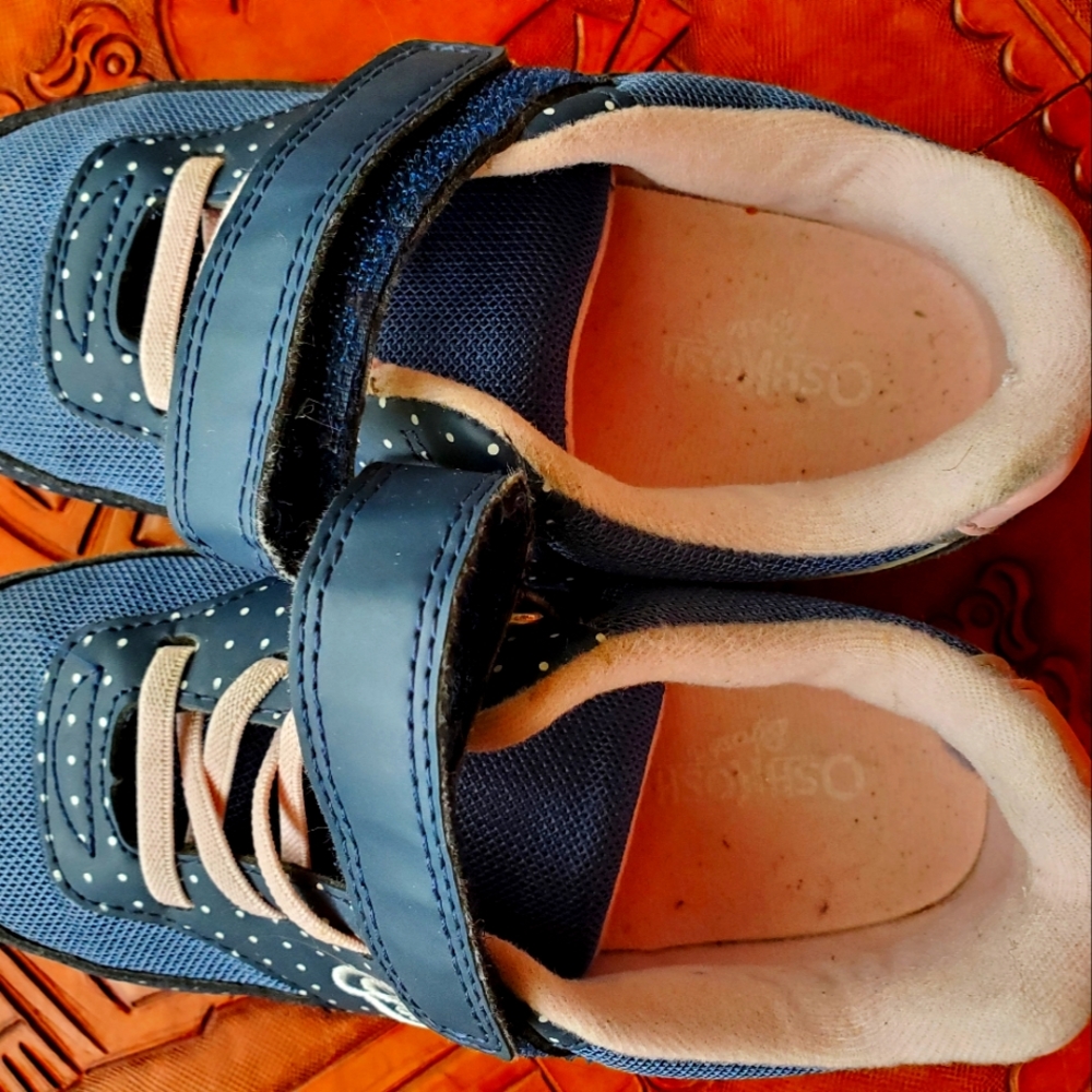 Sneakers for girl size 1